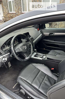 Купе Mercedes-Benz E-Class 2010 в 