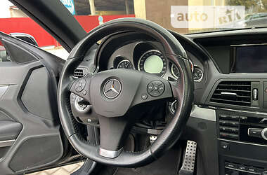 Купе Mercedes-Benz E-Class 2010 в 