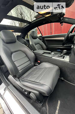 Купе Mercedes-Benz E-Class 2010 в 