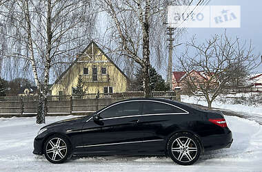 Купе Mercedes-Benz E-Class 2010 в 