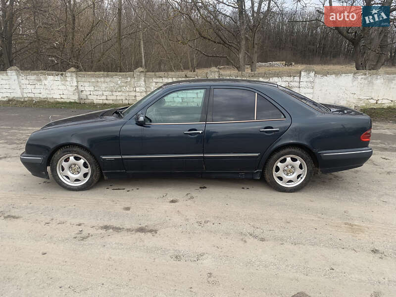 Седан Mercedes-Benz E-Class 1999 в Черновцах