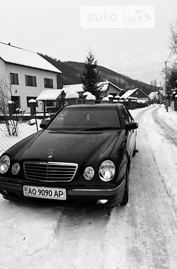 Седан Mercedes-Benz E-Class 2001 в Хусте