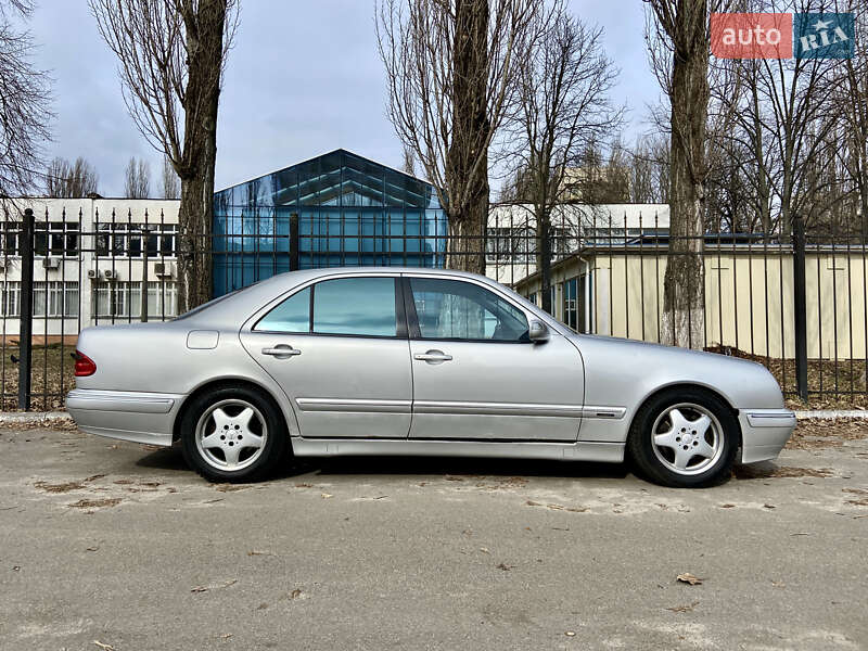Седан Mercedes-Benz E-Class 2002 в Киеве