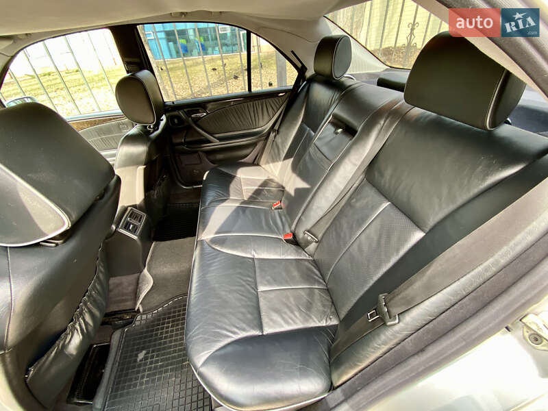 Седан Mercedes-Benz E-Class 2002 в Киеве