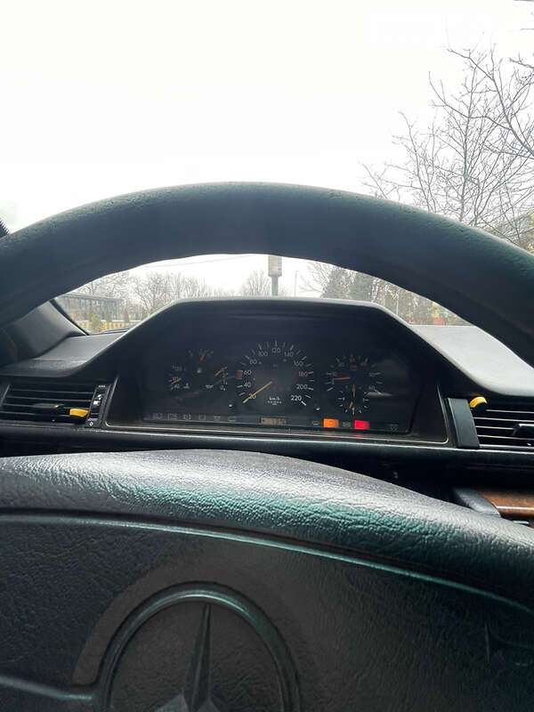 Седан Mercedes-Benz E-Class 1990 в Ладижині