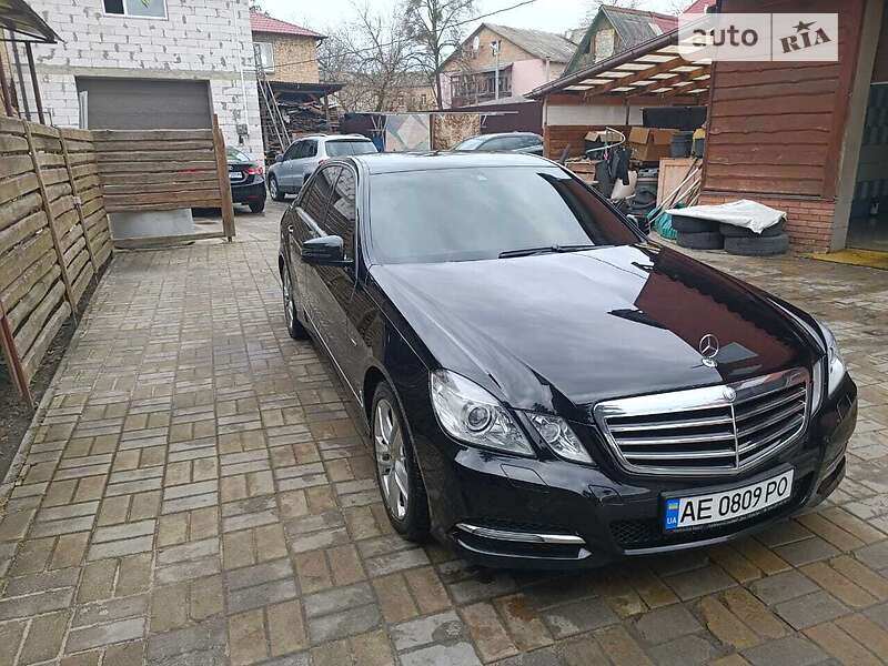 Седан Mercedes-Benz E-Class 2011 в 