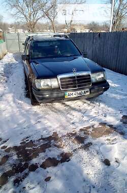 Седан Mercedes-Benz E-Class 1988 в Чигирине