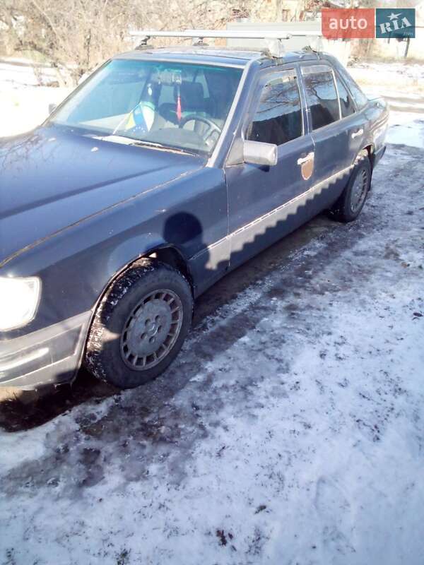 Седан Mercedes-Benz E-Class 1988 в Чигирину