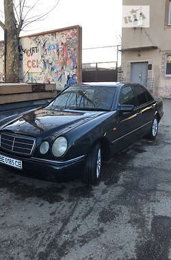 Седан Mercedes-Benz E-Class 1997 в Николаеве