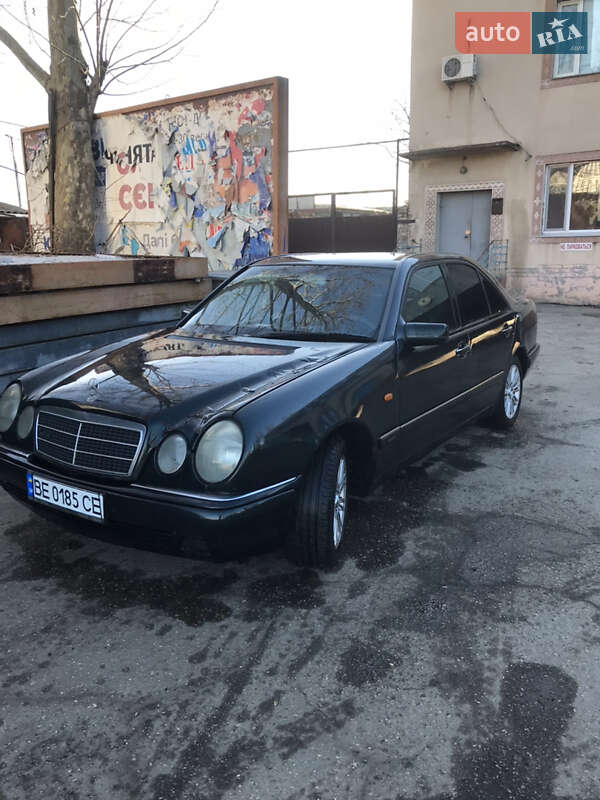 Седан Mercedes-Benz E-Class 1997 в 