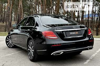 Седан Mercedes-Benz E-Class 2018 в 