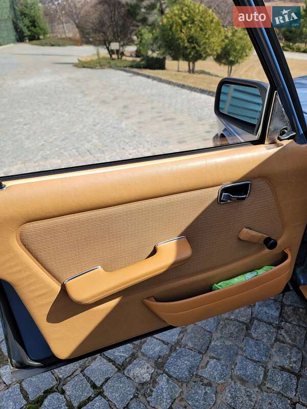 Седан Mercedes-Benz E-Class 1984 в Києві