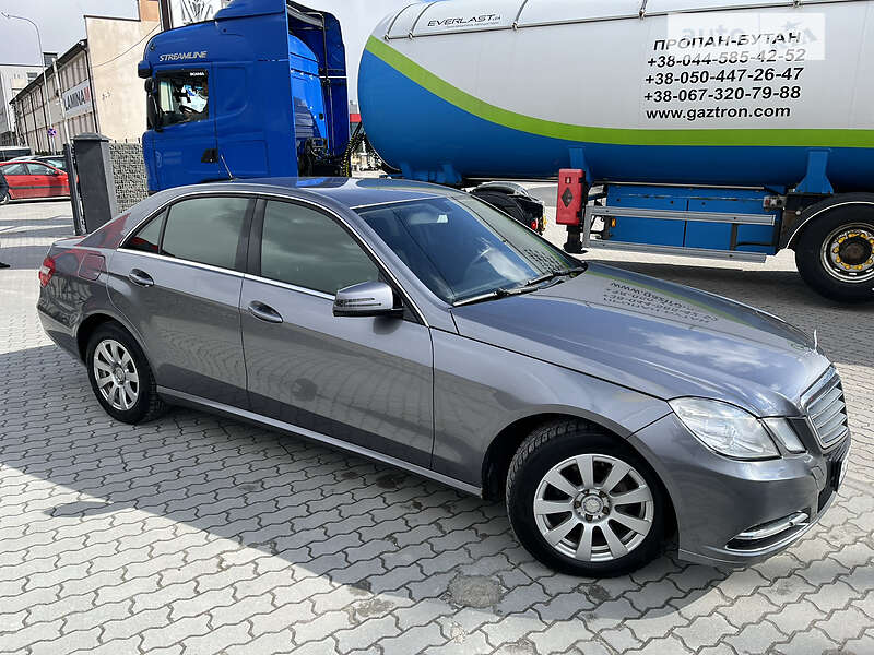 Седан Mercedes-Benz E-Class 2012 в 