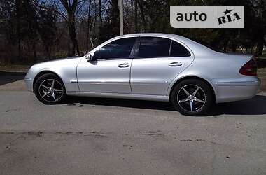 Седан Mercedes-Benz E-Class 2002 в Киеве