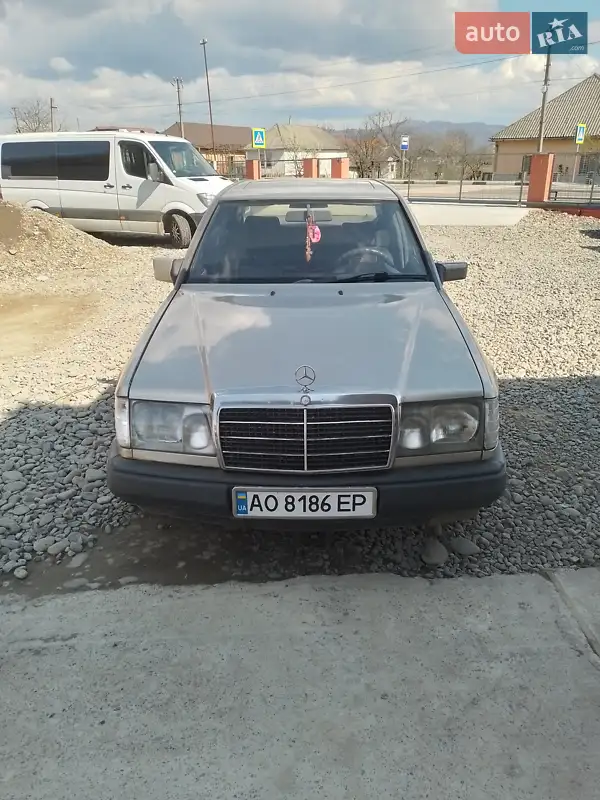 Mercedes-Benz E-Class 1987