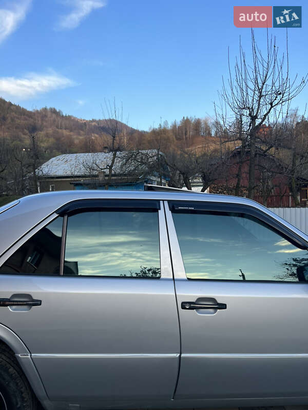 Седан Mercedes-Benz E-Class 1994 в Вижниці