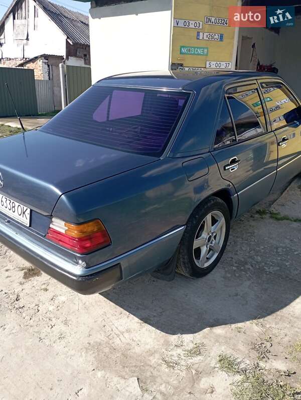 Седан Mercedes-Benz E-Class 1991 в Львове