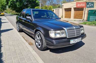 Седан Mercedes-Benz E-Class 1989 в 