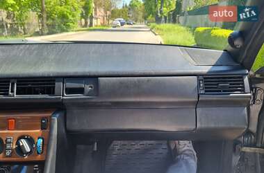 Седан Mercedes-Benz E-Class 1989 в 