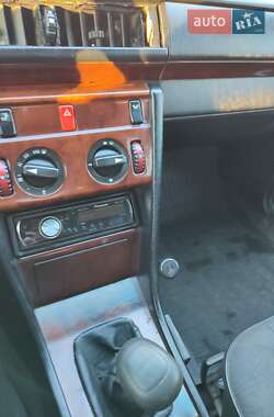 Седан Mercedes-Benz E-Class 1995 в 