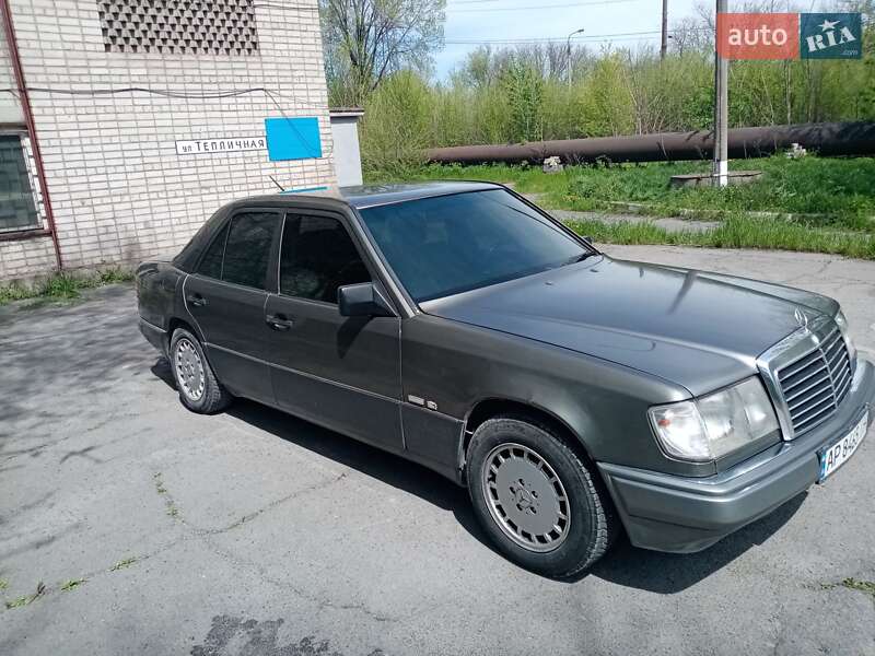 Седан Mercedes-Benz E-Class 1986 в Запоріжжі фото 3 Седан Mercedes-Benz E-Class 1986 в Запоріжжі