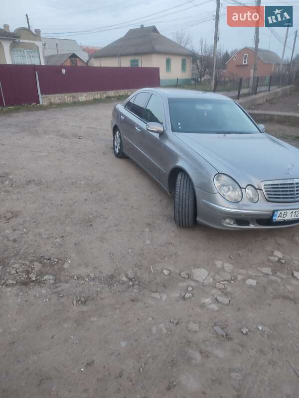 Седан Mercedes-Benz E-Class 2003 в Ямполе
