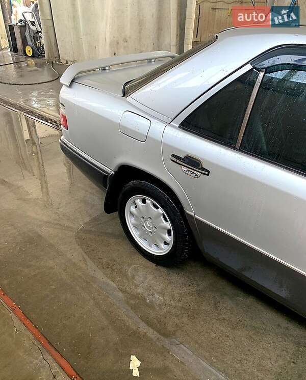 Седан Mercedes-Benz E-Class 1995 в Борисполе