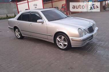 Седан Mercedes-Benz E-Class 2000 в 