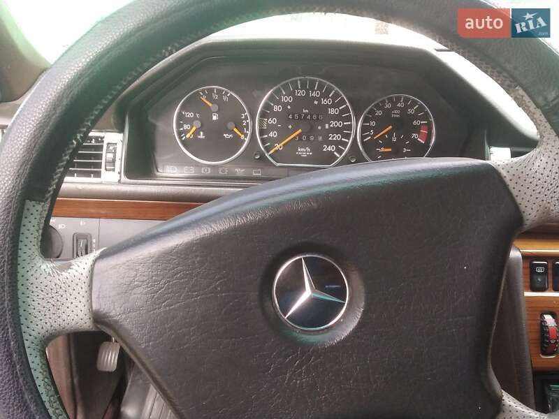 Седан Mercedes-Benz E-Class 1991 в Киеве
