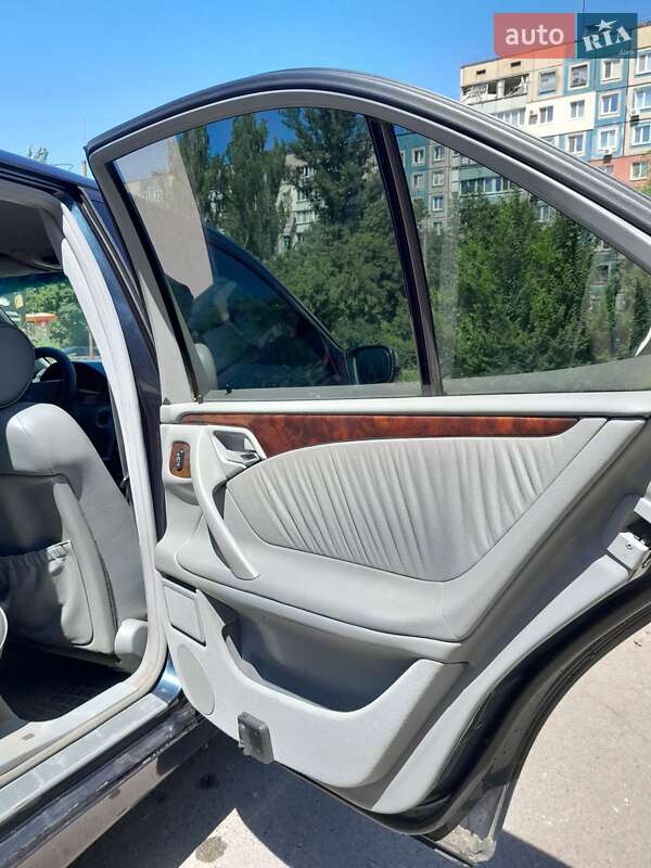 Седан Mercedes-Benz E-Class 2000 в Кривому Розі