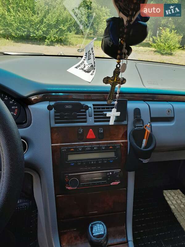 Седан Mercedes-Benz E-Class 2000 в Кривому Розі