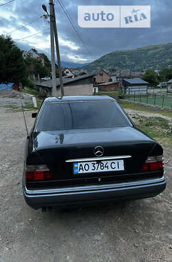 Седан Mercedes-Benz E-Class 1994 в Рахове