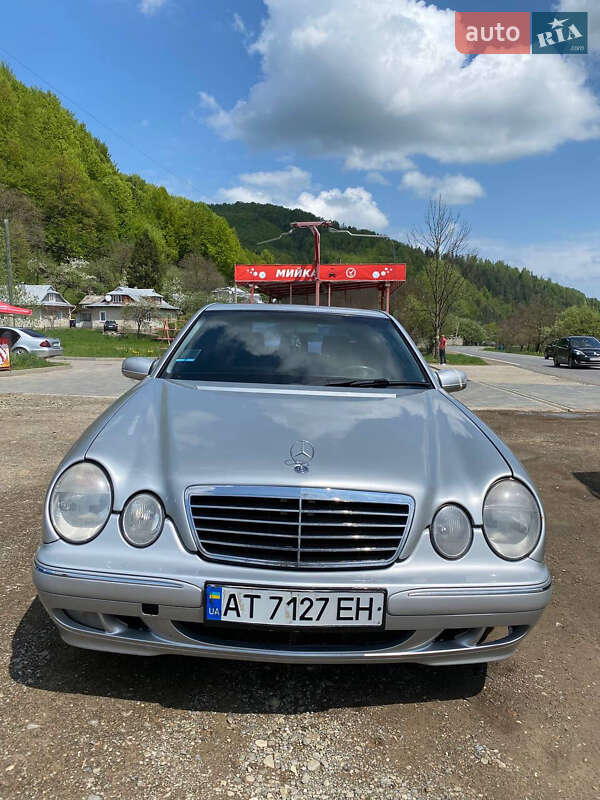 Седан Mercedes-Benz E-Class 2000 в Косове