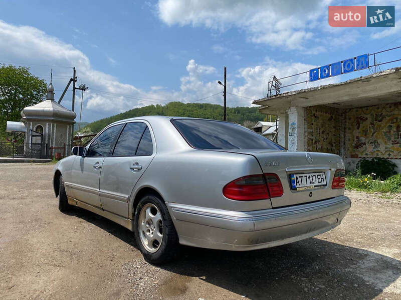 Седан Mercedes-Benz E-Class 2000 в Косове
