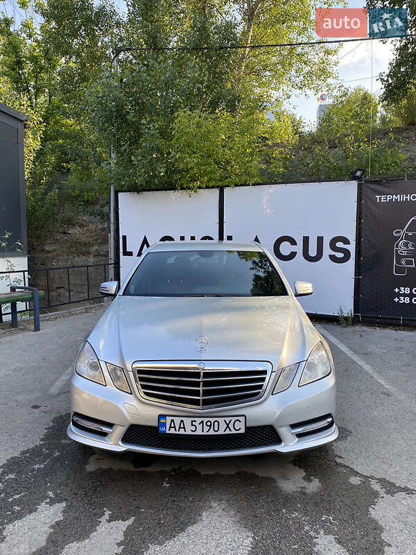 Седан Mercedes-Benz E-Class 2012 в Киеве
