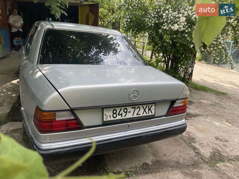 Седан Mercedes-Benz E-Class 1992 в Харькове
