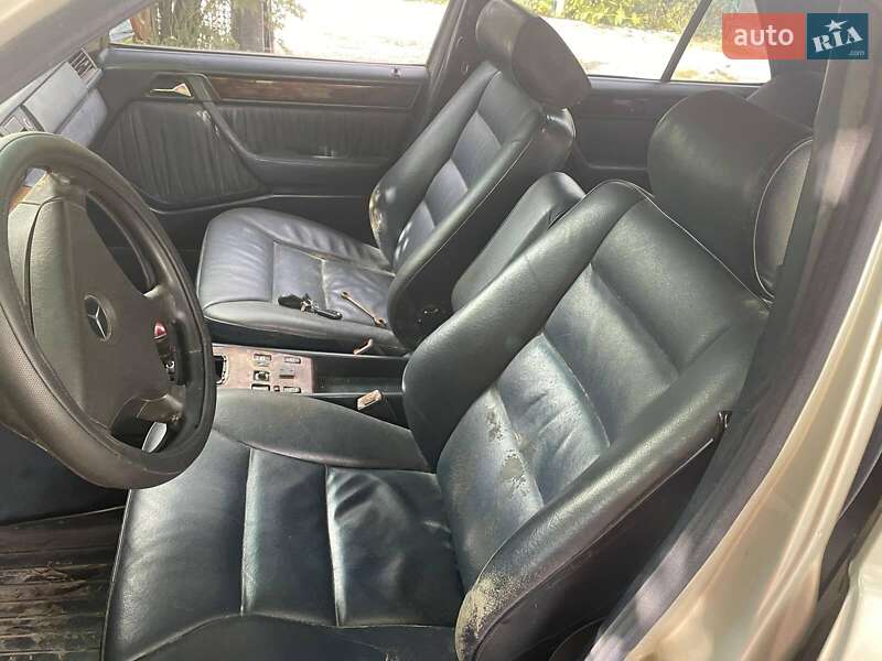 Седан Mercedes-Benz E-Class 1992 в Харькове