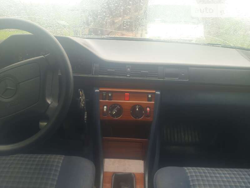 Седан Mercedes-Benz E-Class 1992 в Яремчі фото 4 Седан Mercedes-Benz E-Class 1992 в Яремчі
