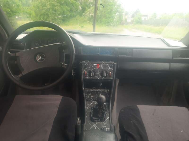 Седан Mercedes-Benz E-Class 1989 в Яремчі