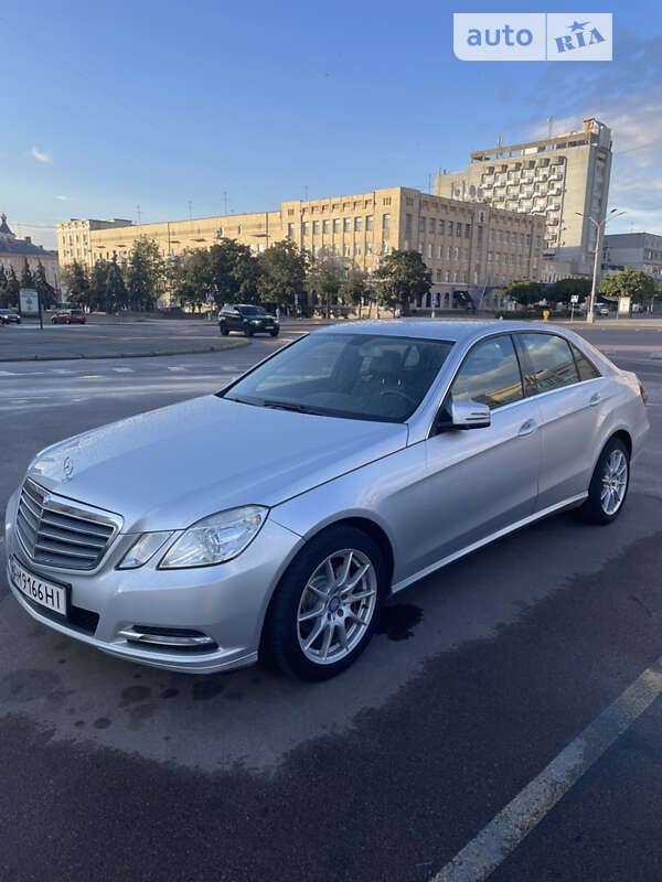 Седан Mercedes-Benz E-Class 2012 в Житомирі