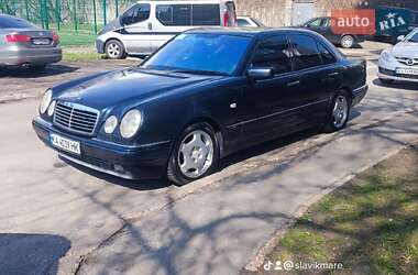 Седан Mercedes-Benz E-Class 1995 в Киеве