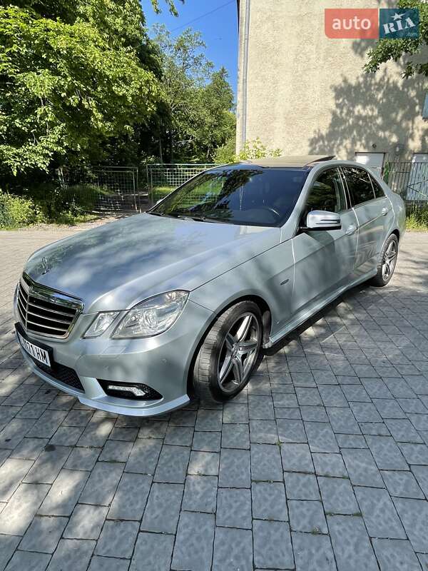 Седан Mercedes-Benz E-Class 2009 в Львове