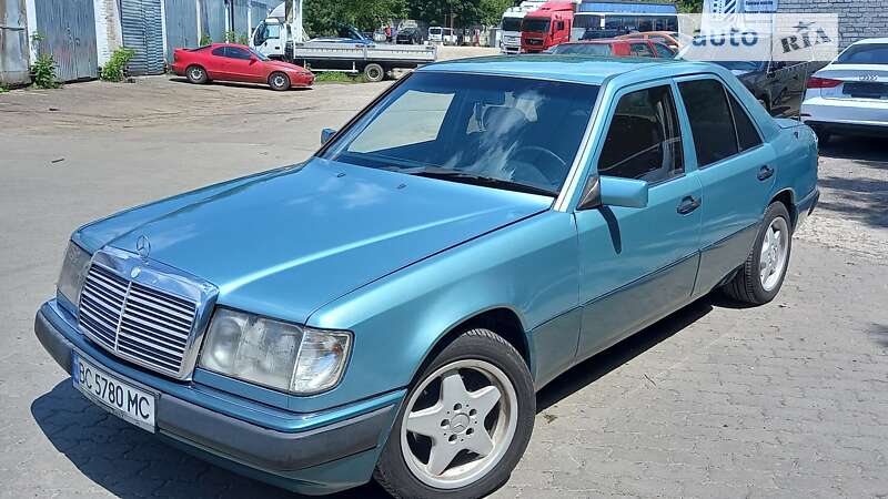 Седан Mercedes-Benz E-Class 1993 в Львові