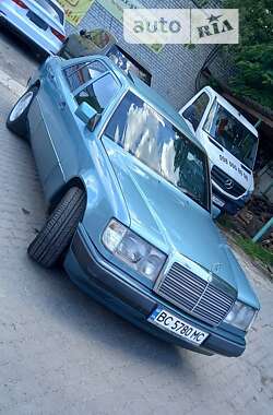 Седан Mercedes-Benz E-Class 1993 в Львове