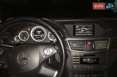 Седан Mercedes-Benz E-Class 2012 в Львове