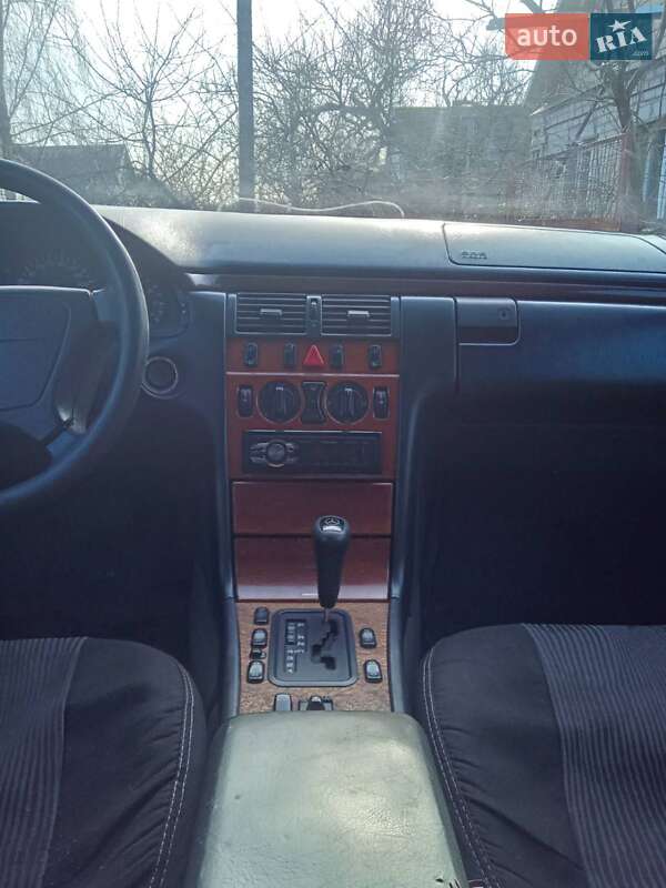 Седан Mercedes-Benz E-Class 1997 в Запоріжжі