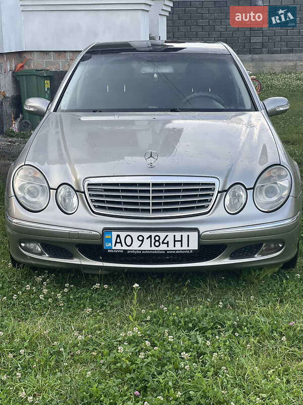 Седан Mercedes-Benz E-Class 2005 в Тячеве