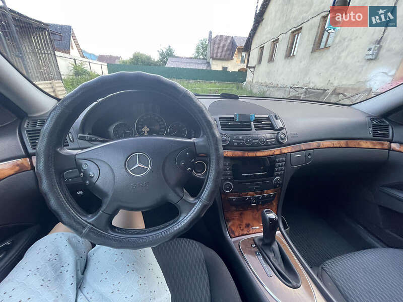 Седан Mercedes-Benz E-Class 2005 в Тячеве