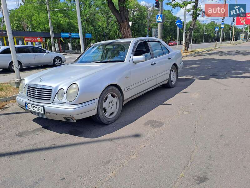 Mercedes-Benz E-Class 1999