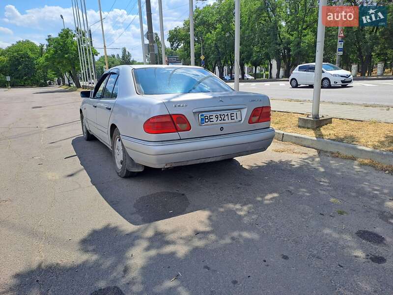Седан Mercedes-Benz E-Class 1999 в Миколаєві